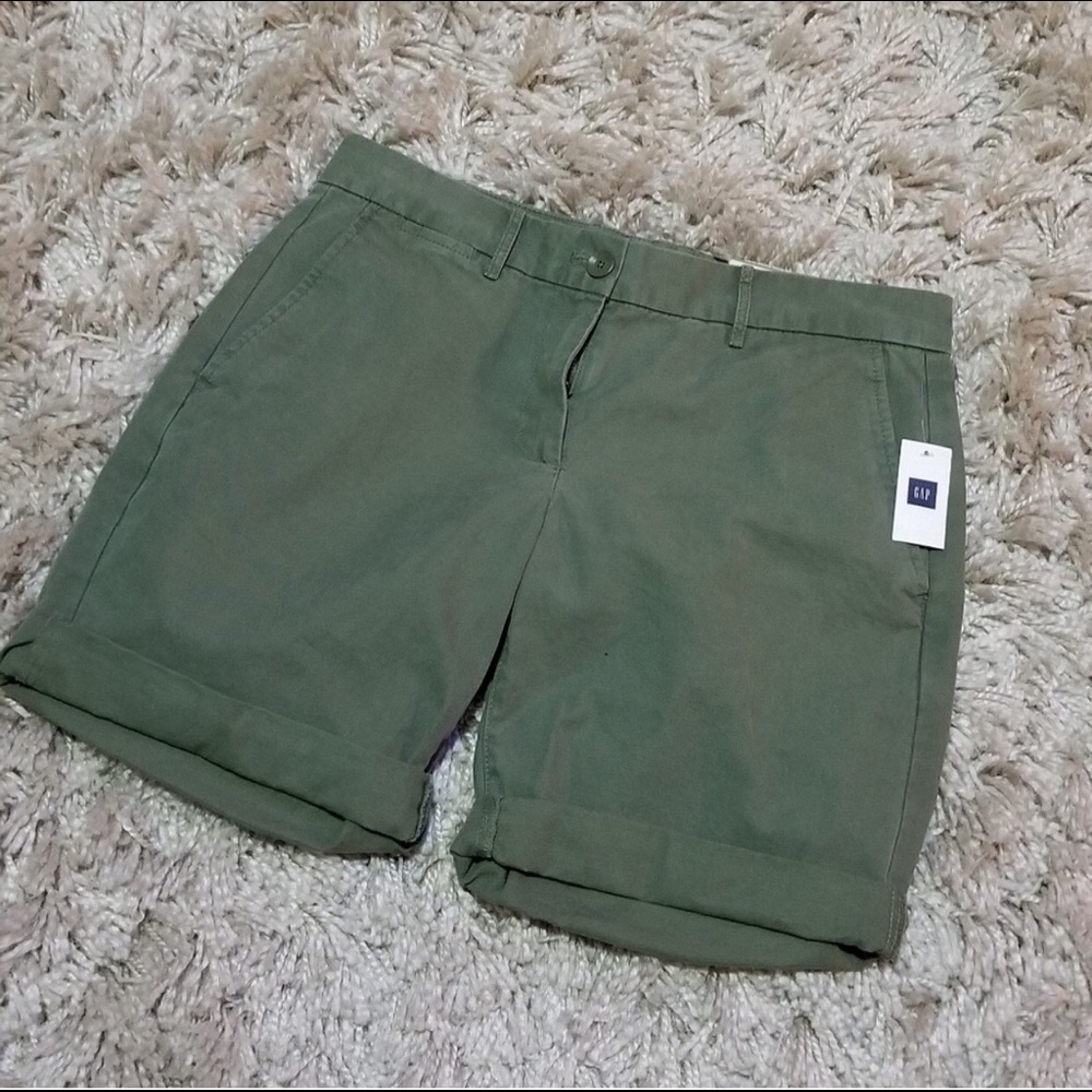 NWOT Army Green Khaki Boyfriend Roll up shorts